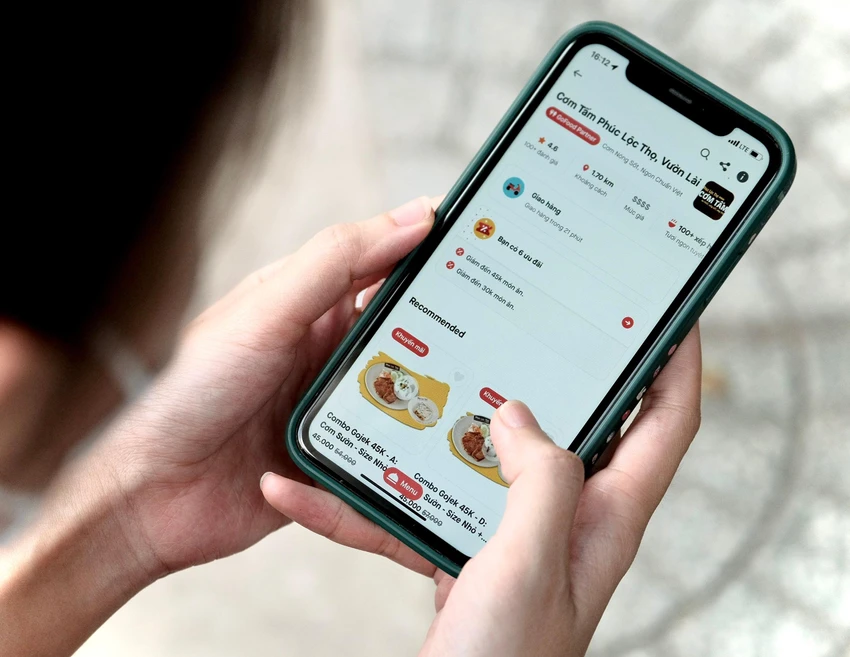 GoFood của Gojek mang đến trải nghiệm ẩm thực thú vị với danh mục món cơm đa dạng. GoFood của Gojek mang đến trải nghiệm ẩm thực thú vị với danh mục món cơm đa dạng.