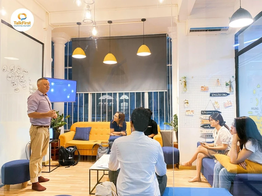 Hình ảnh một lớp học tại TalkFirst Hình ảnh một lớp học tại TalkFirst