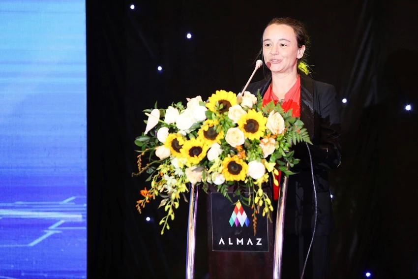 Bà Sophie Maysonnave - Tham tán Hợp tác và Hoạt động Văn hóa, Đại sứ quán Pháp tại Việt Nam nhấn mạnh tầm quan trọng của việc hỗ trợ cho Khoa học Công nghệ và Văn hóa - Lịch sử, mở ra cơ hội hợp tác giữa các nhà khoa học, nhà văn hóa hai nước Việt - Pháp. Bà Sophie Maysonnave - Tham tán Hợp tác và Hoạt động Văn hóa, Đại sứ quán Pháp tại Việt Nam nhấn mạnh tầm quan trọng của việc hỗ trợ cho Khoa học Công nghệ và Văn hóa - Lịch sử, mở ra cơ hội hợp tác giữa các nhà khoa học, nhà văn hóa hai nước Việt - Pháp.
