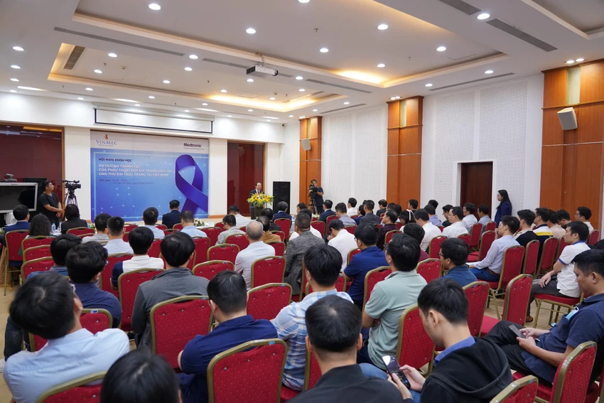 Trong 2 ngày, Hội nghị đã thu hút hơn 500 bác sĩ, cán bộ y tế trên khắp cả nước tham gia tại chỗ và trực tuyến để cập nhật thông tin Trong 2 ngày, Hội nghị đã thu hút hơn 500 bác sĩ, cán bộ y tế trên khắp cả nước tham gia tại chỗ và trực tuyến để cập nhật thông tin