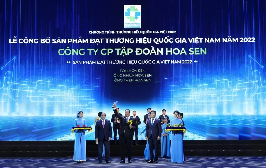 Thủ tướng Phạm Minh Chính và Bộ trưởng Bộ Công Thương Nguyễn Hồng Diên trao biểu trưng Thương hiệu Quốc gia 2022 cho HSG. Thủ tướng Phạm Minh Chính và Bộ trưởng Bộ Công Thương Nguyễn Hồng Diên trao biểu trưng Thương hiệu Quốc gia 2022 cho HSG.