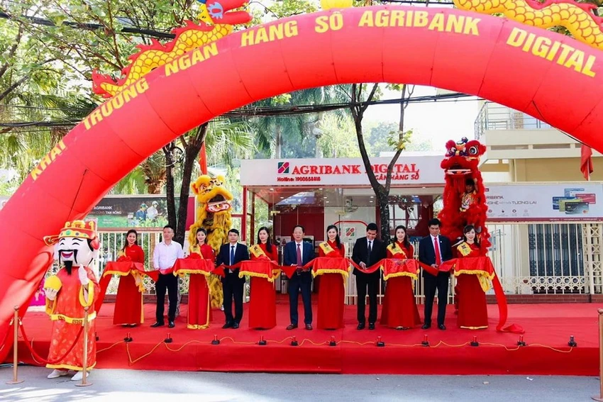 Ngân hàng số Agribank tiến tới “phủ sóng” địa bàn cả nước. Ngân hàng số Agribank tiến tới “phủ sóng” địa bàn cả nước.