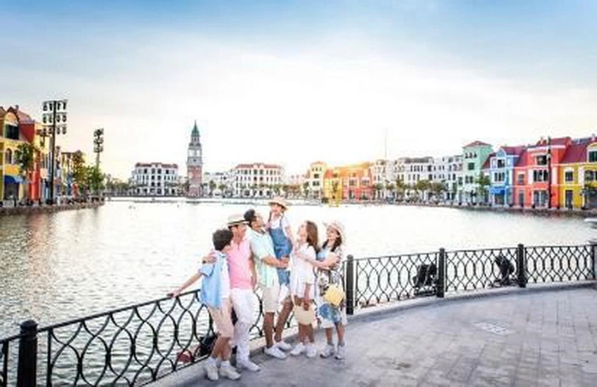 Du khách tham quan tại VinWonders Phú Quốc Du khách tham quan tại VinWonders Phú Quốc