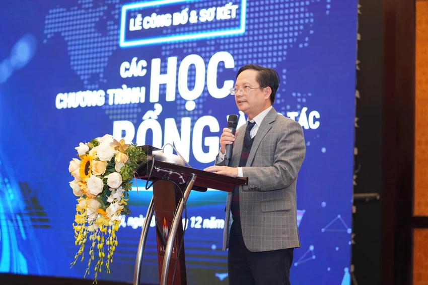 GS. TSKH Vũ Hoàng Linh, Hiệu trưởng trường Đại học Khoa học tự Nhiên, Đại học Quốc gia Hà Nội chia sẻ tại buổi lễ GS. TSKH Vũ Hoàng Linh, Hiệu trưởng trường Đại học Khoa học tự Nhiên, Đại học Quốc gia Hà Nội chia sẻ tại buổi lễ