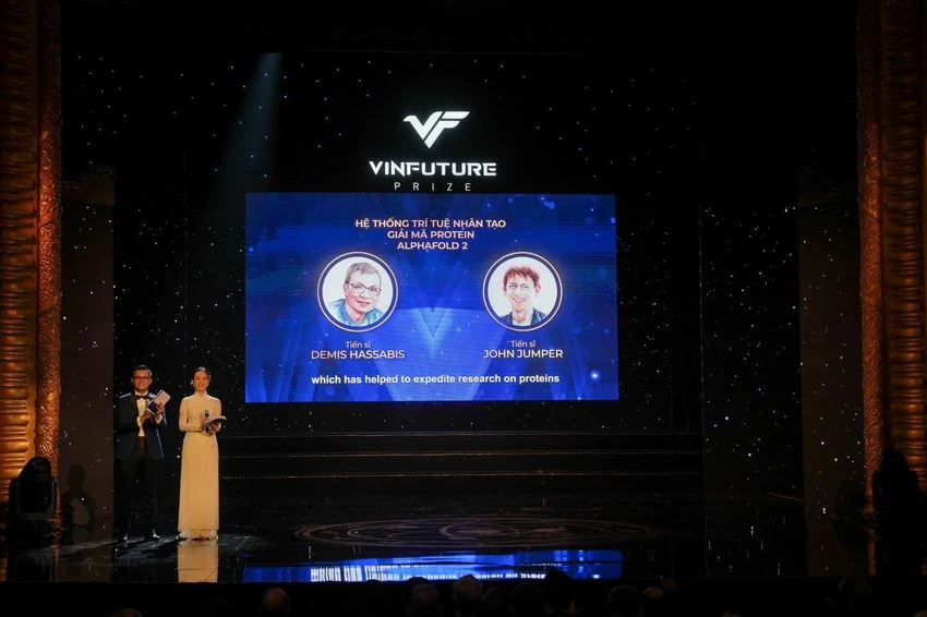 Giải Đặc biệt VinFuture 2022 dành cho Nhà khoa học nghiên cứu các lĩnh vực mới đã được trao cho Tiến sĩ Demis Hassabis (Vương Quốc Anh) và Tiến sĩ John Jumper (Hoa Kỳ) với công trình tiên phong về hệ thống trí tuệ nhân tạo giải mã protein AlphaFold 2. Giải Đặc biệt VinFuture 2022 dành cho Nhà khoa học nghiên cứu các lĩnh vực mới đã được trao cho Tiến sĩ Demis Hassabis (Vương Quốc Anh) và Tiến sĩ John Jumper (Hoa Kỳ) với công trình tiên phong về hệ thống trí tuệ nhân tạo giải mã protein AlphaFold 2.