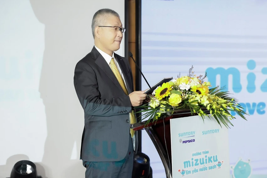 Ông Shigeaki Kazama - Phó tổng giám đốc Bộ phận Phát triển Bền vững của Tập đoàn Suntory Ông Shigeaki Kazama - Phó tổng giám đốc Bộ phận Phát triển Bền vững của Tập đoàn Suntory