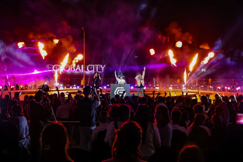 Kết thúc chương trình, DJ Vinjaz và MC Goku đã khiến hàng ngàn khán giả hòa mình cùng những giai điệu sôi động, tận hưởng mùa lễ hội một cách trọn vẹn nhất Kết thúc chương trình, DJ Vinjaz và MC Goku đã khiến hàng ngàn khán giả hòa mình cùng những giai điệu sôi động, tận hưởng mùa lễ hội một cách trọn vẹn nhất
