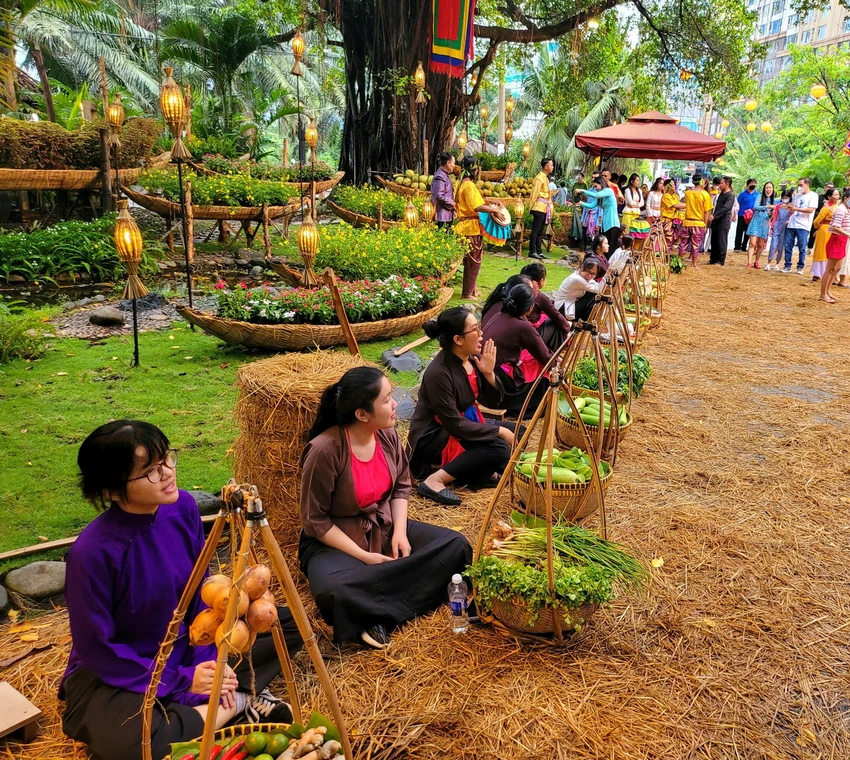 Chương trình đã thu hút trên 30.000 lượt khách tham gia Chương trình đã thu hút trên 30.000 lượt khách tham gia