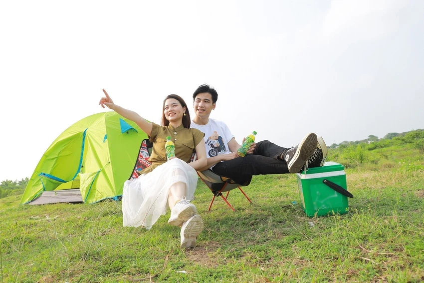 Thưởng thức chai Trà Xanh Không Độ mát lành giữa thiên nhiên là cách lý tưởng để bạn giải tỏa mọi lo lắng, căng thẳng của năm cũ để đón chào năm mới. Thưởng thức chai Trà Xanh Không Độ mát lành giữa thiên nhiên là cách lý tưởng để bạn giải tỏa mọi lo lắng, căng thẳng của năm cũ để đón chào năm mới.