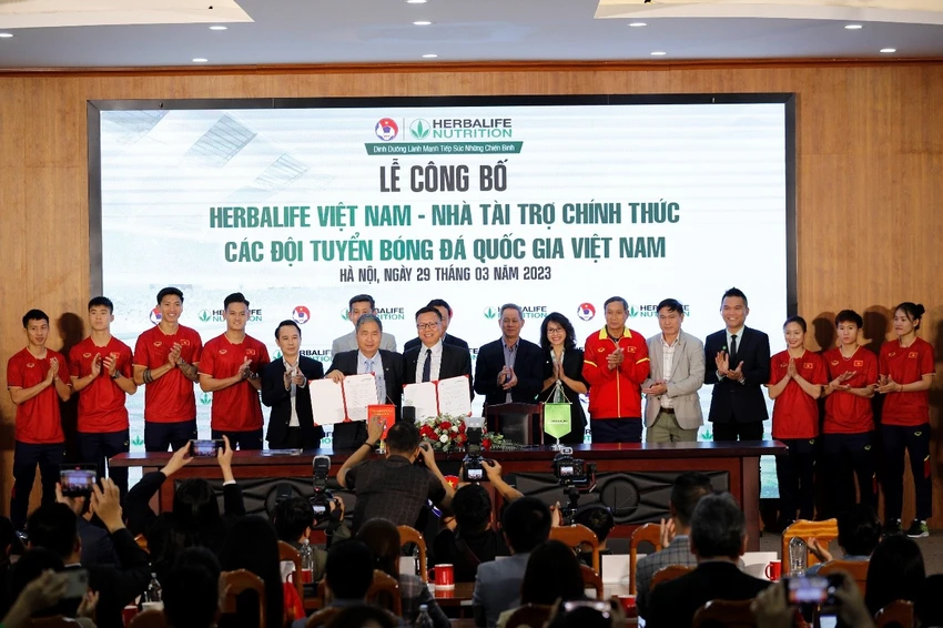 Herbalife Việt Nam là Nhà tài trợ chính thức của các đội tuyển bóng đá quốc gia Việt Nam Herbalife Việt Nam là Nhà tài trợ chính thức của các đội tuyển bóng đá quốc gia Việt Nam