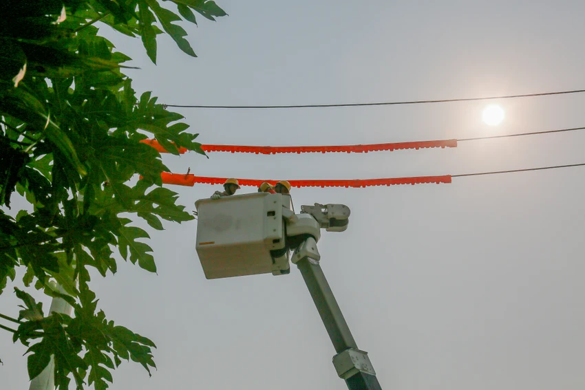 Sửa chữa lưới điện đang mang điện (hotline) Sửa chữa lưới điện đang mang điện (hotline)
