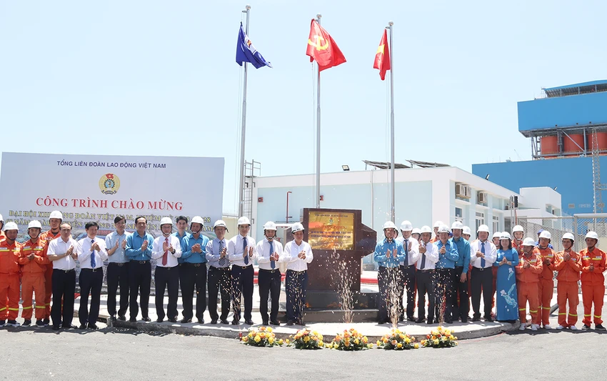 Lãnh đạo Tổng Liên đoàn Lao động Việt Nam, EVN, EVNNPT thực hiện nghi thức gắn biển công trình chào mừng Đại hội XIII Công đoàn Việt Nam nhiệm kỳ 2023 - 2028. Lãnh đạo Tổng Liên đoàn Lao động Việt Nam, EVN, EVNNPT thực hiện nghi thức gắn biển công trình chào mừng Đại hội XIII Công đoàn Việt Nam nhiệm kỳ 2023 - 2028.