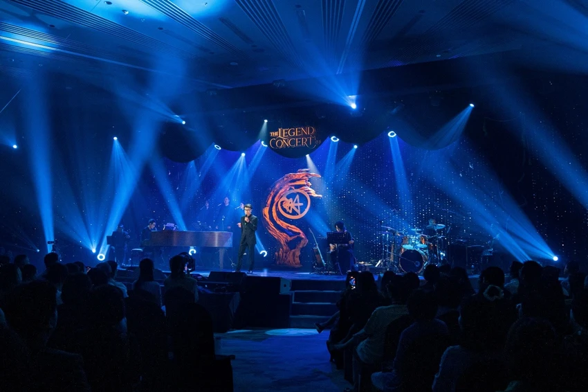 Không gian đêm nhạc sâu lắng và sang trọng của “THE LEGEND CONCERT 01 – Trịnh Công Sơn” diễn ra vào tối ngày 9-4 tại trung tâm mới The Global City.