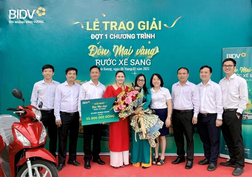 BIDV Bình Dương trao giải xe máy Honda Vision cho khách hàng trúng thưởng đợt 1 BIDV Bình Dương trao giải xe máy Honda Vision cho khách hàng trúng thưởng đợt 1
