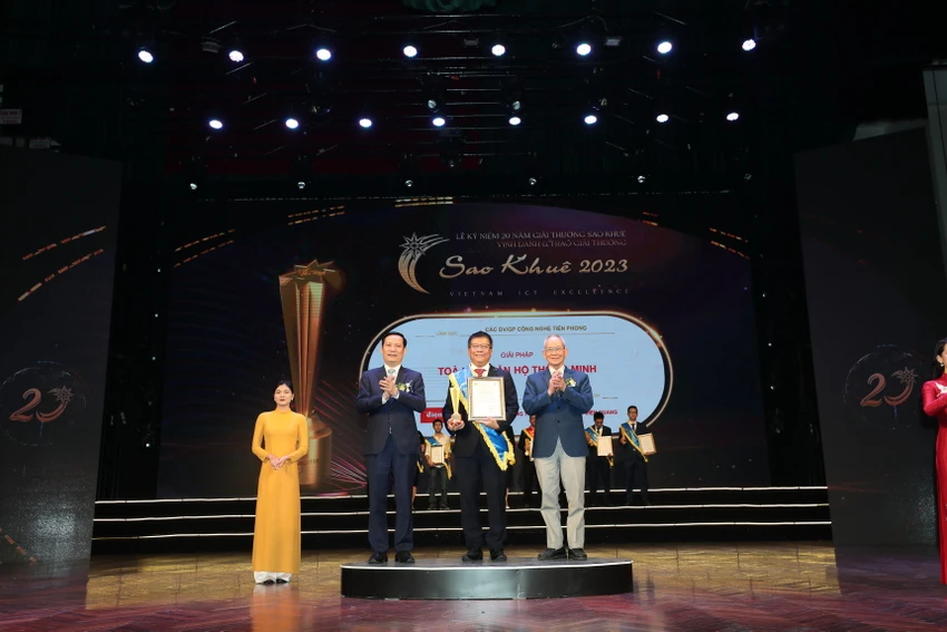 Hai giải pháp - tòa nhà/căn hộ thông minh và hạ tầng kỹ thuật cho thành phố thông minh của Điện Quang được vinh danh trong giải thưởng Sao Khuê 2023 Hai giải pháp - tòa nhà/căn hộ thông minh và hạ tầng kỹ thuật cho thành phố thông minh của Điện Quang được vinh danh trong giải thưởng Sao Khuê 2023
