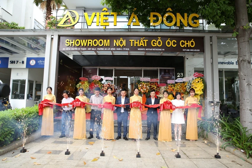 Cắt băng chính thức khai trương Showroom trụ sở TP.HCM. Cắt băng chính thức khai trương Showroom trụ sở TP.HCM.