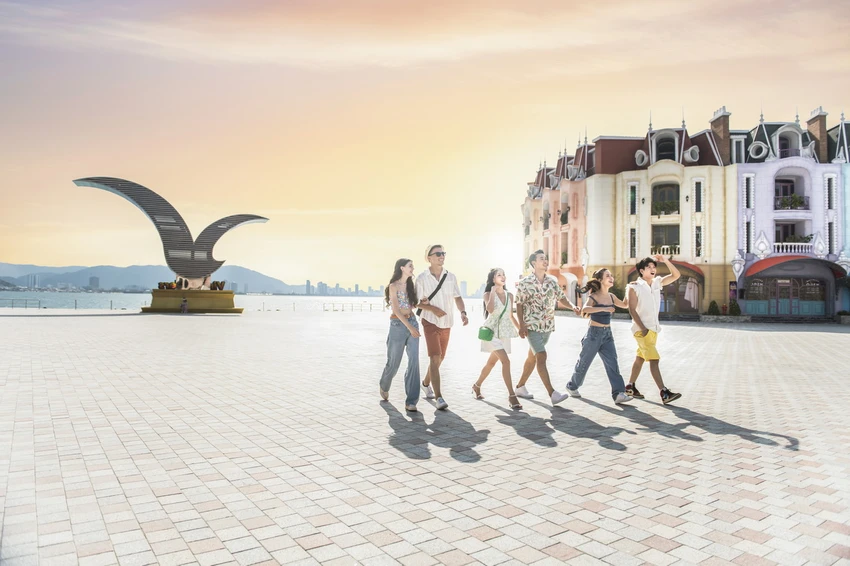 Quảng trường Wonder Square với tầm nhìn hướng ra vịnh biển đẹp bậc nhất thế giới Quảng trường Wonder Square với tầm nhìn hướng ra vịnh biển đẹp bậc nhất thế giới