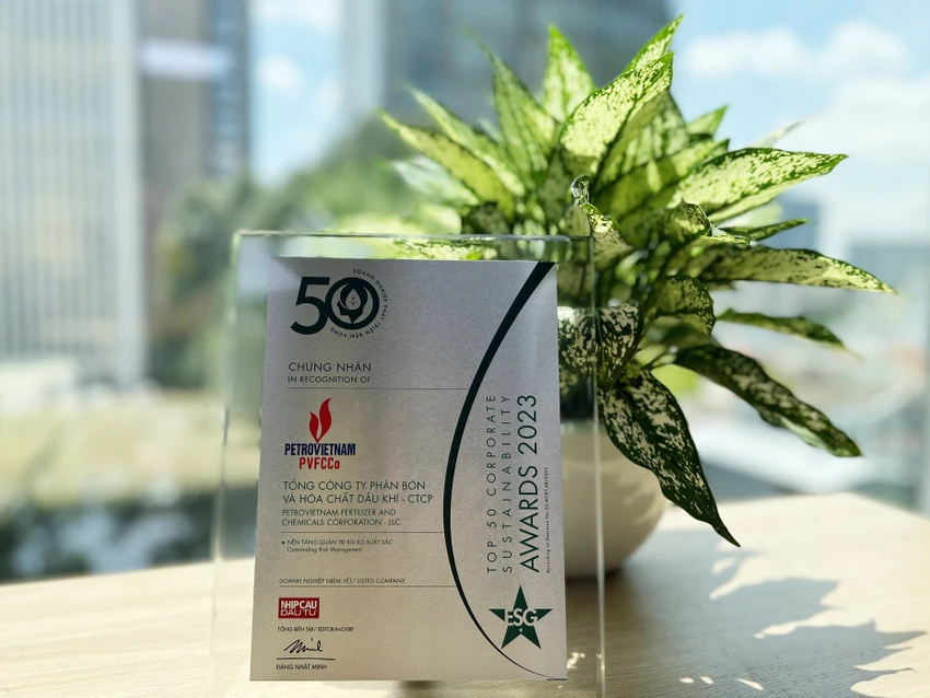 Chứng nhận Doanh nghiệp phát triển bền vững tiêu biểu của PVFCCo. Chứng nhận Doanh nghiệp phát triển bền vững tiêu biểu của PVFCCo.