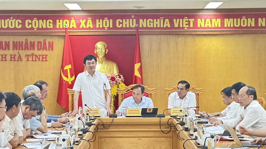 Ông Ngô Hoàng Ngân, Chủ tịch HĐTV TKV cho biết, đơn vị đang rất nỗ lực trong việc giải quyết các vấn đề đã nảy sinh trong quá trình triển khai dự án mỏ sắt Thạch Khê. Ông Ngô Hoàng Ngân, Chủ tịch HĐTV TKV cho biết, đơn vị đang rất nỗ lực trong việc giải quyết các vấn đề đã nảy sinh trong quá trình triển khai dự án mỏ sắt Thạch Khê.