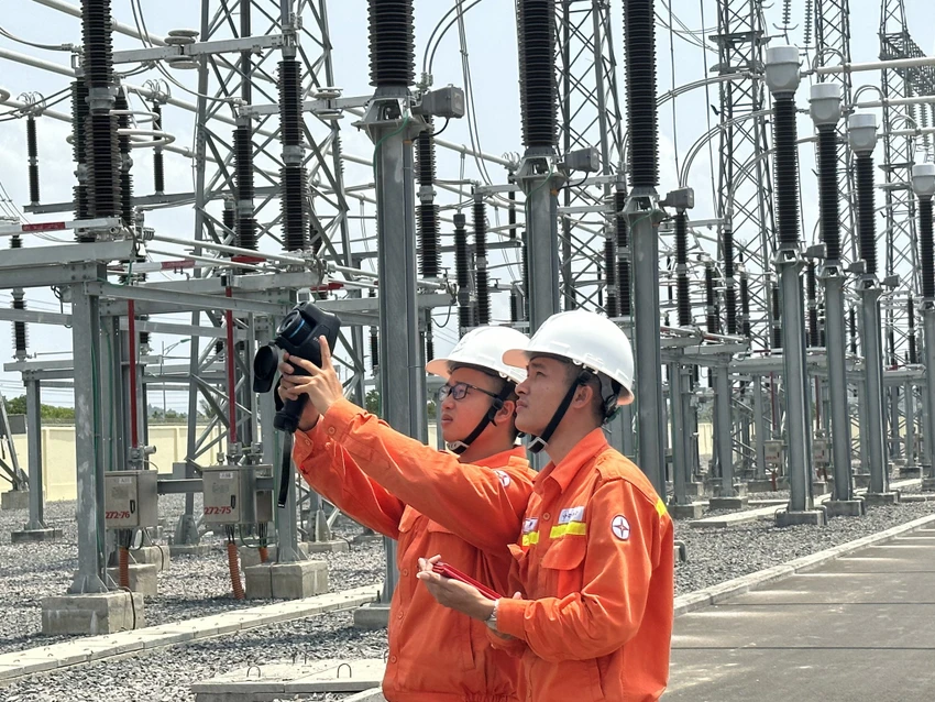 Việc ứng dụng công nghệ tiên tiến trong quản lý vận hành lưới điện truyền tải là một xu thế tất yếu. Việc ứng dụng công nghệ tiên tiến trong quản lý vận hành lưới điện truyền tải là một xu thế tất yếu.