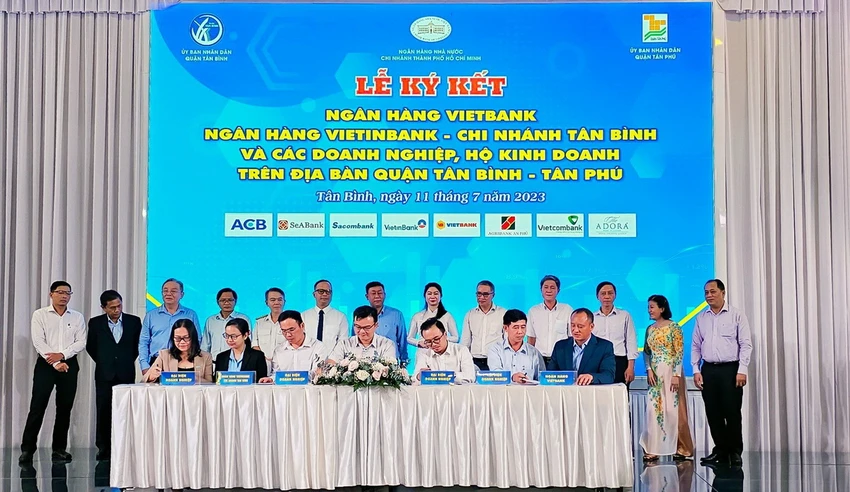 Vietbank ký kết hợp đồng tín dụng hỗ trợ các doanh nghiệp Vietbank ký kết hợp đồng tín dụng hỗ trợ các doanh nghiệp