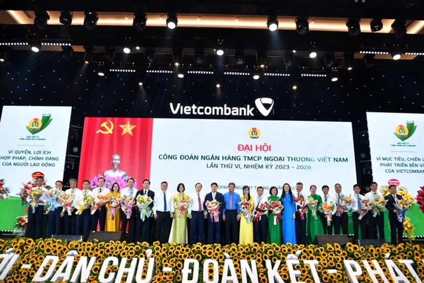 BCH Công đoàn Vietcombank khóa VI, nhiệm kỳ 2023 - 2028 ra mắt tại Đại hội BCH Công đoàn Vietcombank khóa VI, nhiệm kỳ 2023 - 2028 ra mắt tại Đại hội