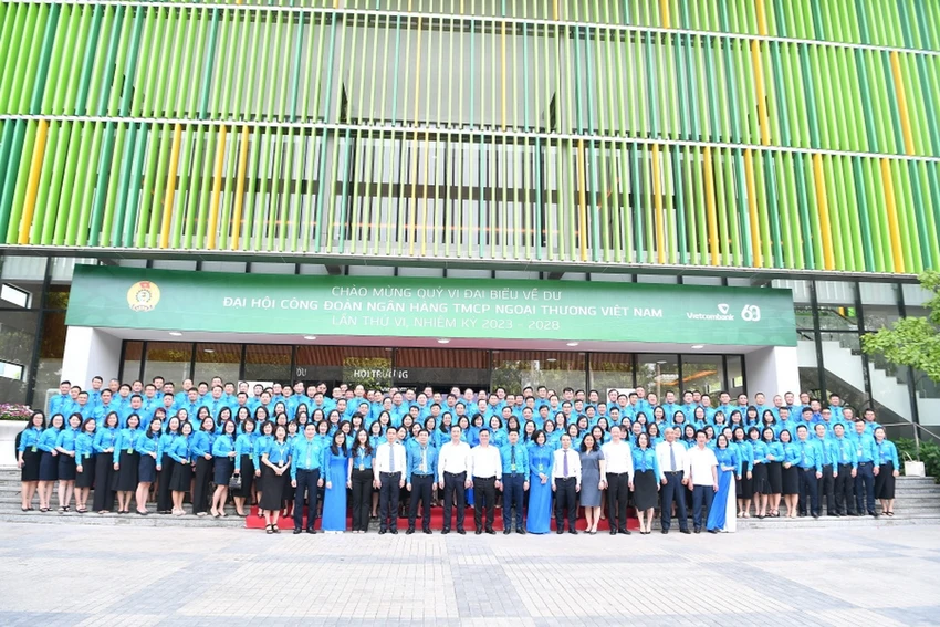 Các đại biểu chụp ảnh lưu niệm tại Đại hội Công đoàn Vietcombank lần thứ VI, nhiệm kỳ 2023 - 2028 Các đại biểu chụp ảnh lưu niệm tại Đại hội Công đoàn Vietcombank lần thứ VI, nhiệm kỳ 2023 - 2028