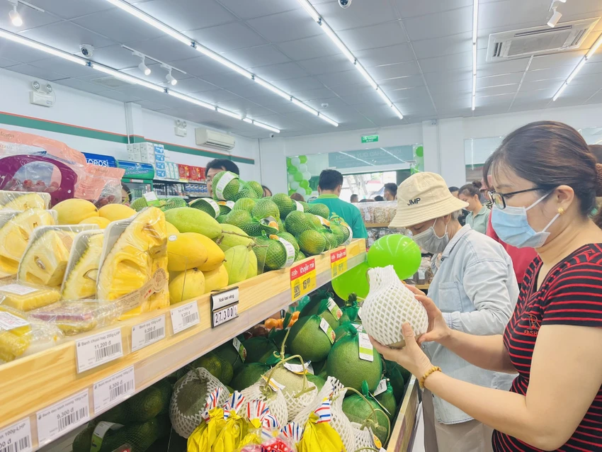 Bốn cửa hàng Co.op Food vừa khai trương có thiết kế hiện đại, không gian mua sắm thuận tiện. Ảnh: Saigon Co.op Bốn cửa hàng Co.op Food vừa khai trương có thiết kế hiện đại, không gian mua sắm thuận tiện. Ảnh: Saigon Co.op