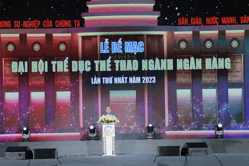 Ông Nguyễn Văn Tân - Phó Chủ Thường trực Công đoàn Ngân hàng Việt Nam, Trưởng Ban tổ chức phát biểu tại lễ bế mạc. Ông Nguyễn Văn Tân - Phó Chủ Thường trực Công đoàn Ngân hàng Việt Nam, Trưởng Ban tổ chức phát biểu tại lễ bế mạc.
