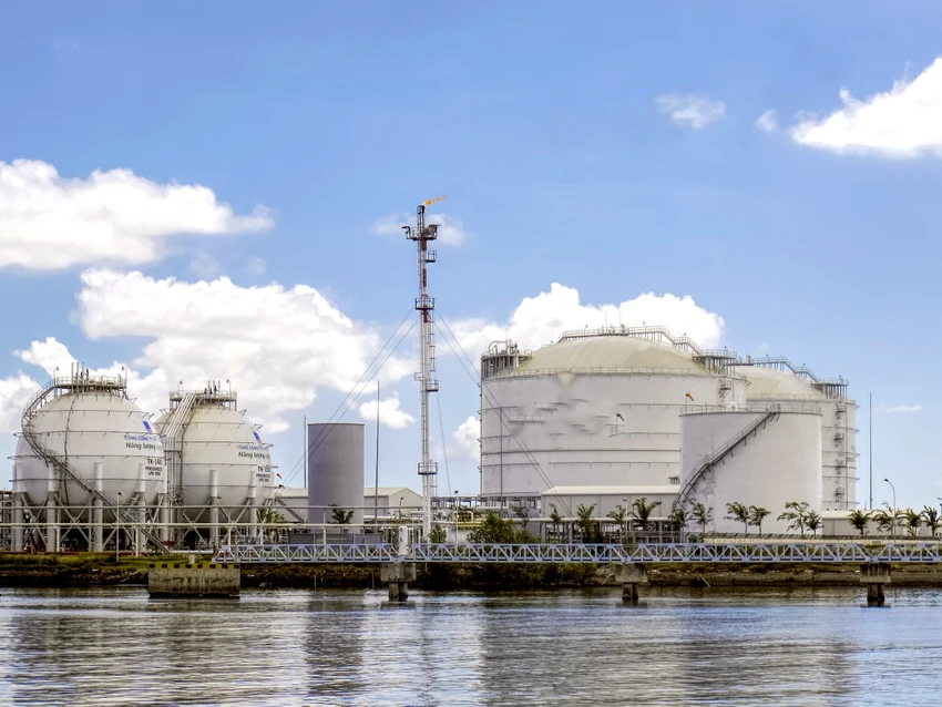 Khung cảnh tại Tổng kho LPG Dung Quất của Tổng Công ty Khí Việt Nam Khung cảnh tại Tổng kho LPG Dung Quất của Tổng Công ty Khí Việt Nam