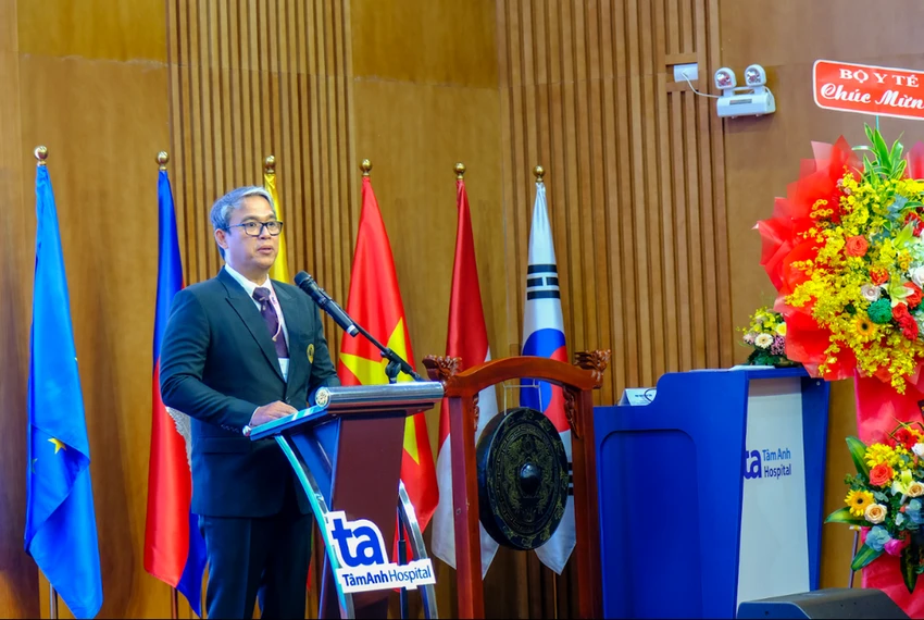 Giáo sư Samuel Vincent G. Yrastorza phát biểu tại Hội nghị FAUA 2023. Giáo sư Samuel Vincent G. Yrastorza phát biểu tại Hội nghị FAUA 2023.
