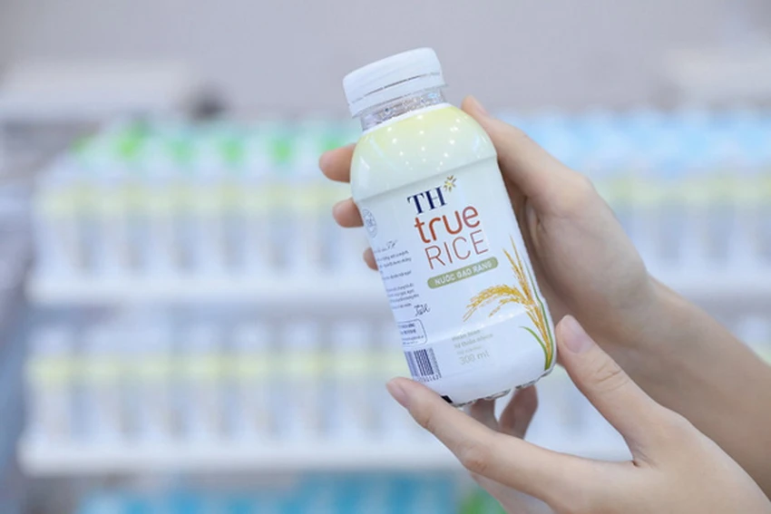 Festival Lúa gạo 2023: Người dân xếp hàng mua nước gạo rang TH true RICE