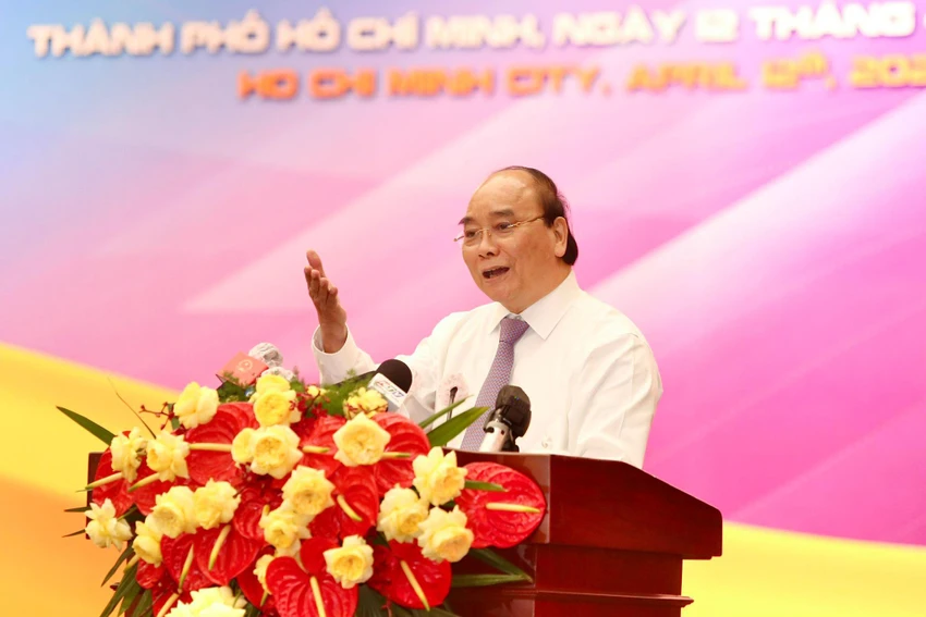 Chủ tịch nước Nguyễn Xuân Phúc phát biểu tại hội nghị chiều 12-4. Ảnh: Hoàng Giang Chủ tịch nước Nguyễn Xuân Phúc phát biểu tại hội nghị chiều 12-4. Ảnh: Hoàng Giang