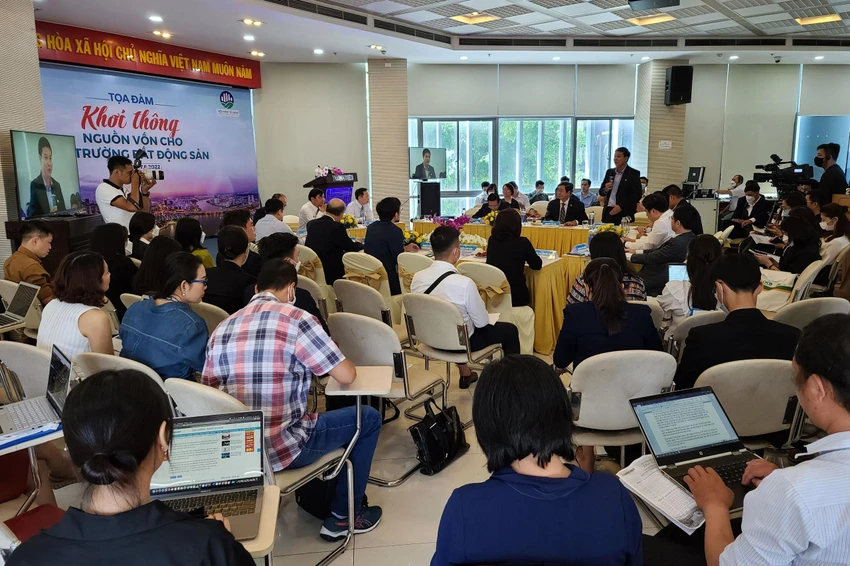 Câu chuyện khơi thông nguồn vốn cho bất động sản nhận được nhiều sự quan tâm thời gian qua. Ảnh: K.C