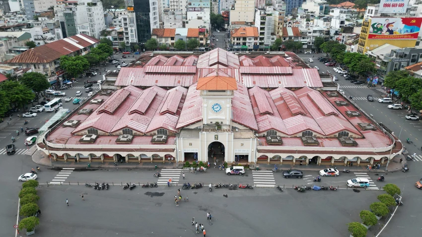 Chợ Bến Thành sẽ được sửa chữa nhỏ và có kế hoạch trùng tu sau khi được xếp hạng tích lịch sử - văn hóa và có phương án nghiên cứu quy hoạch không gian ngầm dưới chợ. Ảnh: Bảo Phương