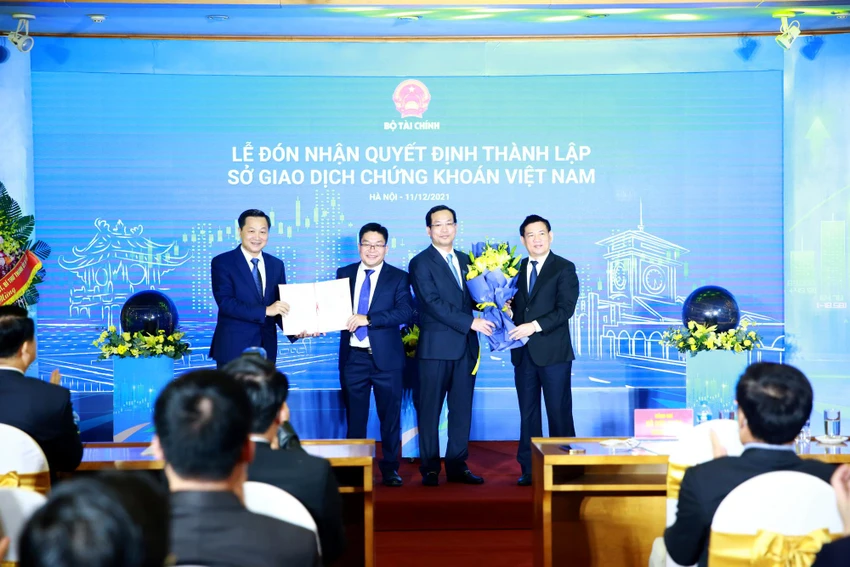 Sở Giao dịch chứng khoán Việt Nam được ra mắt vào cuối năm trước. Sau nửa đầu năm 2022, đơn vị lãi ròng sau thuế hơn 1.200 tỉ đồng. Ảnh: Tạp chí Công thương. Sở Giao dịch chứng khoán Việt Nam được ra mắt vào cuối năm trước. Sau nửa đầu năm 2022, đơn vị lãi ròng sau thuế hơn 1.200 tỉ đồng. Ảnh: Tạp chí Công thương.