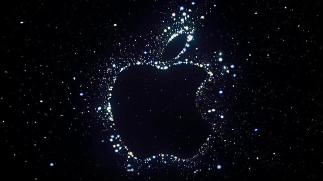 Thiệp mời in hình trái táo cắn dở trên nền trời đêm đầy sao của Apple với đầy hàm ý sau đó. Nguồn: Cnet.