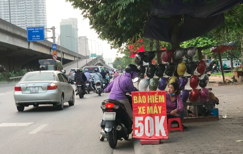 VCCI nhấn mạnh việc không quy định bắt buộc bảo hiểm với xe máy cũng không trái với Luật ban hành văn bản quy phạm pháp luật. Ảnh: CTV. VCCI nhấn mạnh việc không quy định bắt buộc bảo hiểm với xe máy cũng không trái với Luật ban hành văn bản quy phạm pháp luật. Ảnh: CTV.