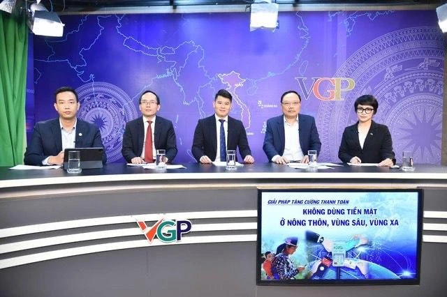 Khách mời tham dự toạ đàm "Giải pháp tăng cường dịch vụ thanh toán không dùng tiền mặt ở nông thôn, vùng sâu, vùng xa”, do Cổng Thông tin Chính phủ tổ chức chiều 13-12. Ảnh: VGP. Khách mời tham dự toạ đàm "Giải pháp tăng cường dịch vụ thanh toán không dùng tiền mặt ở nông thôn, vùng sâu, vùng xa”, do Cổng Thông tin Chính phủ tổ chức chiều 13-12. Ảnh: VGP.