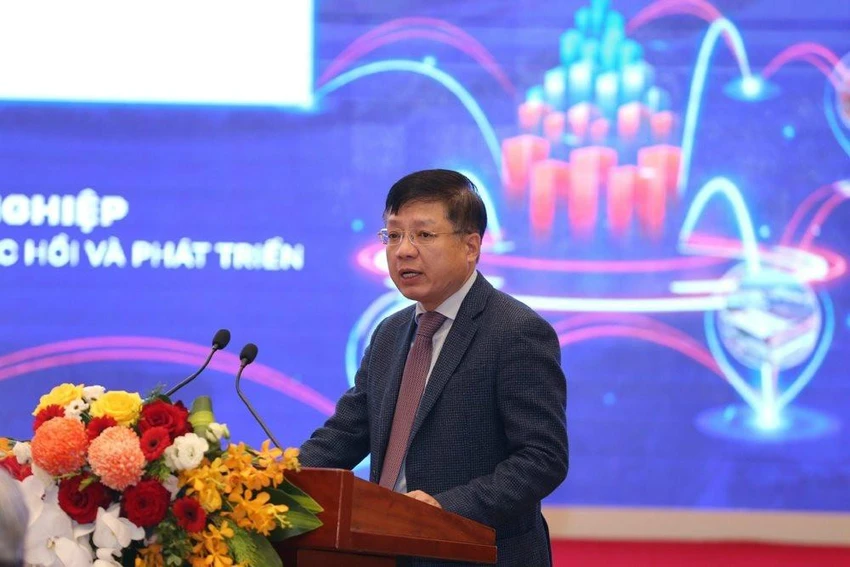 Phó Chủ tịch Ủy ban Quản lý vốn Nhà nước tại DN Hồ Sỹ Hùng trình bày tham luận tại Hội thảo. Ảnh: MT Phó Chủ tịch Ủy ban Quản lý vốn Nhà nước tại DN Hồ Sỹ Hùng trình bày tham luận tại Hội thảo. Ảnh: MT