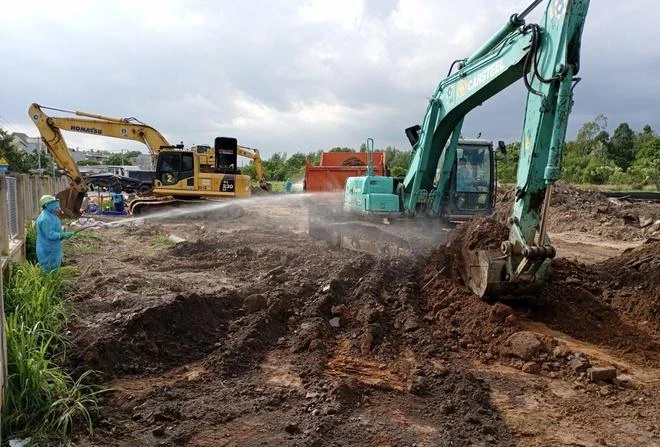 Công tác xử lý dioxin tại sân bay Biên Hòa. Ảnh: USAID Vietnam.