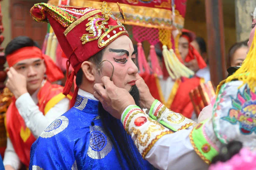 Người dân làng Thổ Hà (Bắc Giang) chuẩn bị tươm tất mọi việc từ sáng sớm. ẢNH: HOÀNG ANH Người dân làng Thổ Hà (Bắc Giang) chuẩn bị tươm tất mọi việc từ sáng sớm. ẢNH: HOÀNG ANH