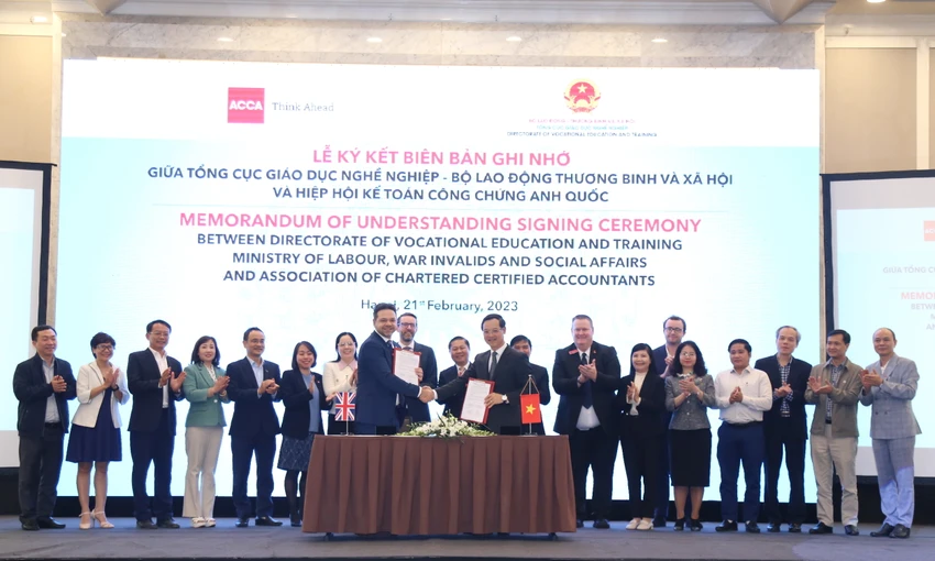 Đây là hoạt động chính thức đầu tiên nhằm triển khai Bản ghi nhớ trong lĩnh vực giáo dục nghề nghiệp năm 2022 giữa hai Chính phủ Việt Nam - Vương quốc Anh. Ảnh: ĐSQ Anh Đây là hoạt động chính thức đầu tiên nhằm triển khai Bản ghi nhớ trong lĩnh vực giáo dục nghề nghiệp năm 2022 giữa hai Chính phủ Việt Nam - Vương quốc Anh. Ảnh: ĐSQ Anh