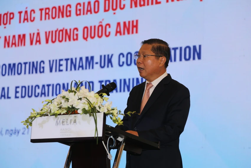 Thứ trưởng Lê Tấn Dũng hy vọng sự hợp tác sẽ là làn gió mới thúc đẩy sự phát triển cho nguồn nhân lực trẻ của Việt Nam cũng như hướng tới sự hài hòa lợi ích giữa hai đơn vị. Ảnh: ĐSQ Anh Thứ trưởng Lê Tấn Dũng hy vọng sự hợp tác sẽ là làn gió mới thúc đẩy sự phát triển cho nguồn nhân lực trẻ của Việt Nam cũng như hướng tới sự hài hòa lợi ích giữa hai đơn vị. Ảnh: ĐSQ Anh