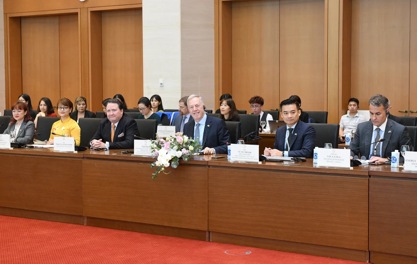 Đại diện lãnh đạo USABC đưa ra nhiều kiến nghị. Ảnh: CTTĐT Quốc hội Đại diện lãnh đạo USABC đưa ra nhiều kiến nghị. Ảnh: CTTĐT Quốc hội