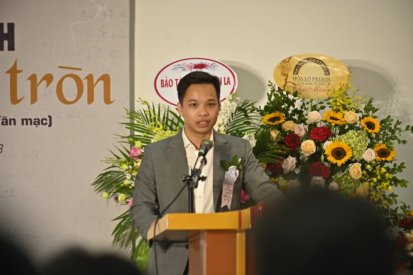 Anh Trần Lê Hưng - cháu nội của cố lão thành cách mạng Trần Văn Mạc - chia sẻ tại buổi lễ. Ảnh: MINH TRÚC