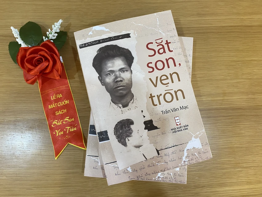 "Sắt son, vẹn tròn" không chỉ là hồi ký mà còn là tư liệu lịch sử quý báu, góp phần làm giàu pho sử nước nhà. Ảnh: MINH TRÚC