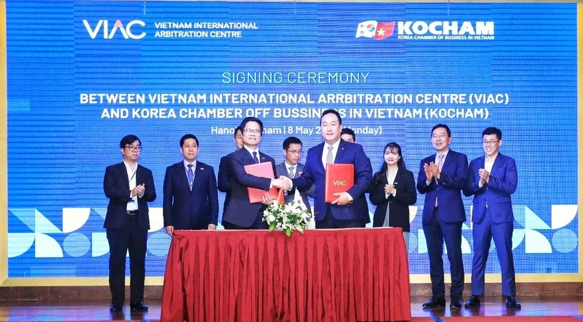 Tại Hội thảo đã diễn ra Lễ ký kết thỏa thuận hợp tác giữa VIAC và KOCHAM Tại Hội thảo đã diễn ra Lễ ký kết thỏa thuận hợp tác giữa VIAC và KOCHAM