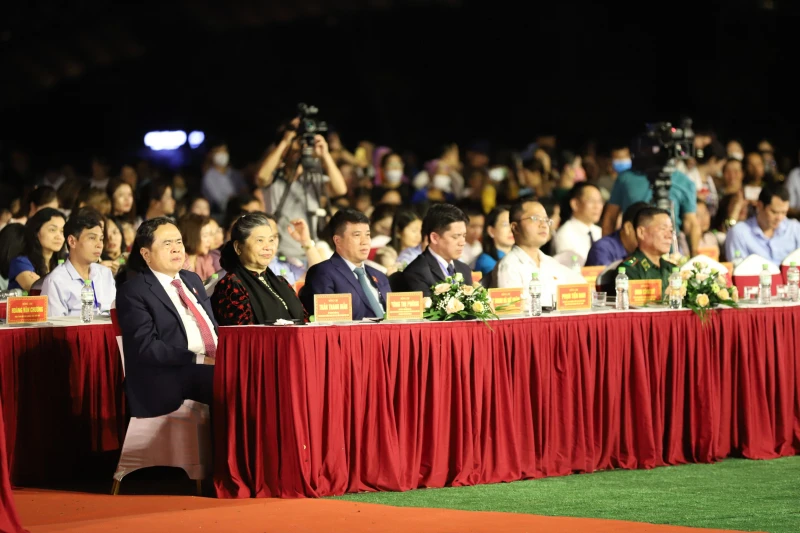 Phó Chủ tịch Thường trực Quốc hội Trần Thanh Mẫn cùng các đại biểu tham dự khai mạc Ngày hội Phó Chủ tịch Thường trực Quốc hội Trần Thanh Mẫn cùng các đại biểu tham dự khai mạc Ngày hội