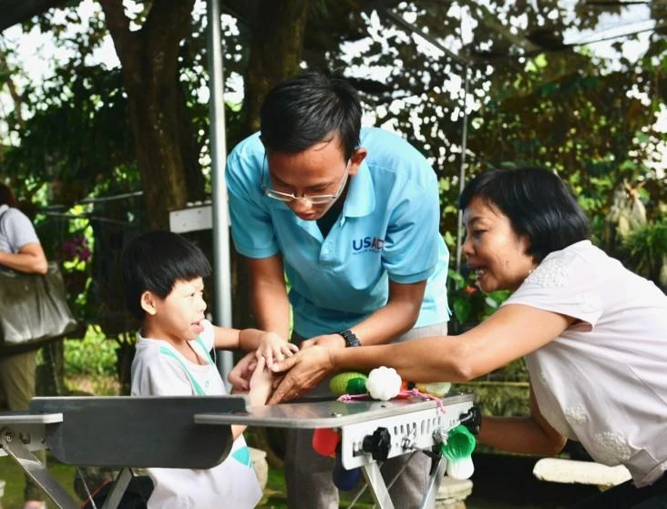 USAID hỗ trợ dịch vụ phục hồi chức năng tại Bình Phước. Ảnh: USAID USAID hỗ trợ dịch vụ phục hồi chức năng tại Bình Phước. Ảnh: USAID